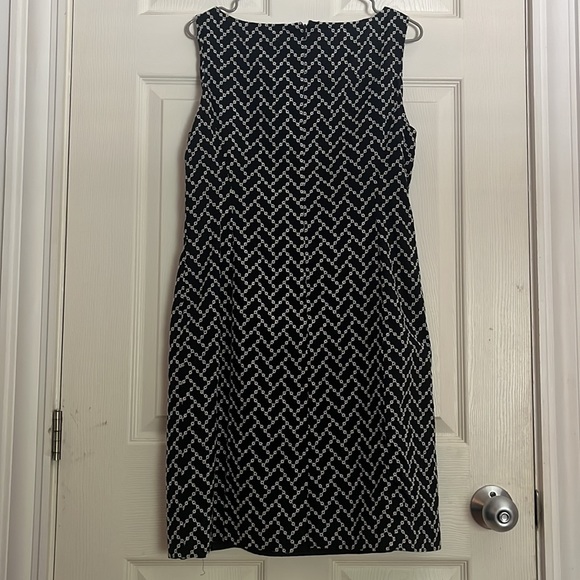 Pattern dress - Picture 6 of 8
